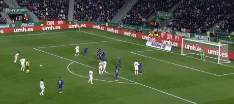 小将赛后拥抱母亲太感人